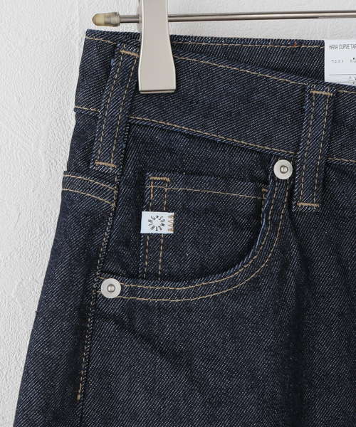 U by SPICK&SPAN(ユーバイスピックアンドスパン)の「SOMETHING / サムシング HANA CURVE TAPERED(デニムパンツ・レディース・ブルー/ネイビー・LARGE/X-SMALL/MEDIUM/SMALL)」の14枚目の写真