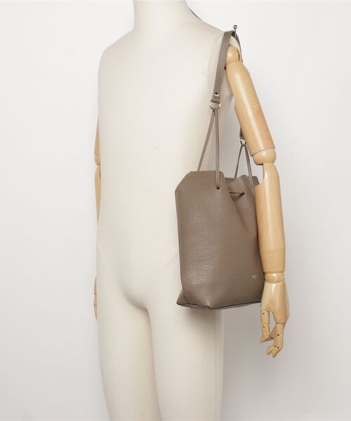 PR01.（ピーアールワン）の「blancle  S.LEA DRAPE DRAWST BAG（ショルダーバッグ・レディース・ブラック/ベージュ系その他・FREE）」の6枚目の写真