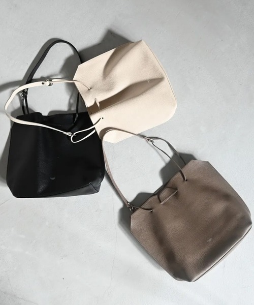 blancle(ブランクレ)の「blancle S.LEA DRAPE DRAWST BAG(ショルダーバッグ・レディース・ブラック/ベージュ系その他・FREE)」の4枚目の写真