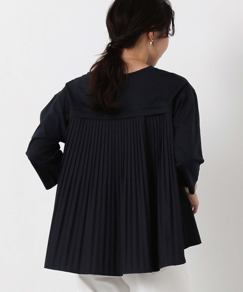 Gready Brilliant(グレディブリリアン)の「バックプリーツ脇ファスナーカットソー(Tシャツ/カットソー・レディース・ネイビー/グレイッシュベージュ・FREE)」の17枚目の写真