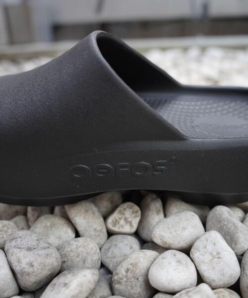 OOFOS(ウーフォス)の「OOFOS/ウーフォス OOAHH+ ウーアープラス リカバリーサンダル ユニセックス(サンダル・レディース・ブラック・28/27/26/25/24/23)」の16枚目の写真