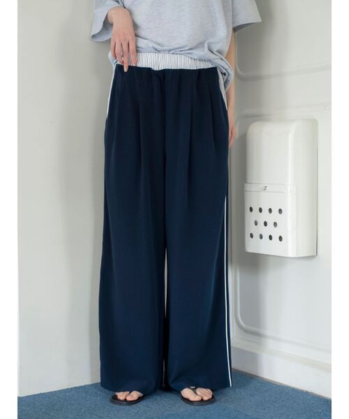 Ungrid（アングリッド）の「ウエストデザインラインパンツ（その他パンツ・レディース・ベージュ/ネイビー/チャコールグレー・FREE）」の3枚目の写真