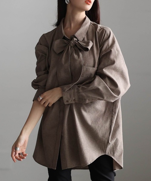 Sawa a la mode(サワアラモード)の「ボウタイ付きダンガリーロングシャツ(シャツ/ブラウス・レディース・ブラウン/ブルー/オフホワイト・FREE)」の1枚目の写真