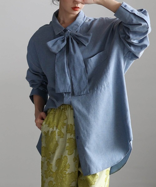 Sawa a la mode(サワアラモード)の「ボウタイ付きダンガリーロングシャツ(シャツ/ブラウス・レディース・ブラウン/ブルー/オフホワイト・FREE)」の2枚目の写真