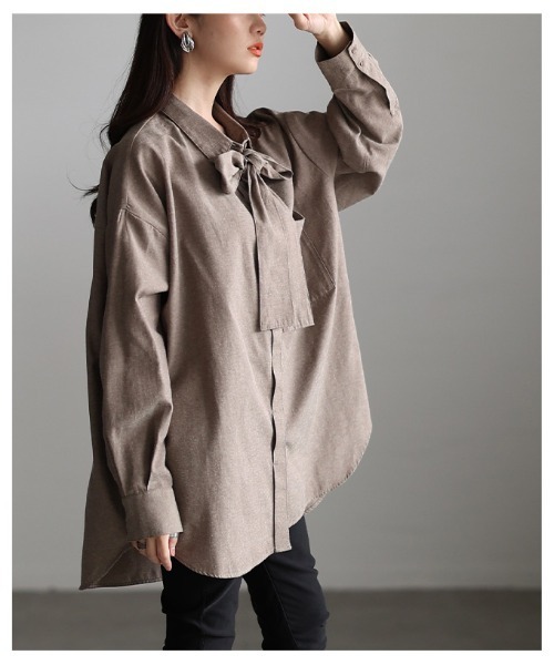 Sawa a la mode(サワアラモード)の「ボウタイ付きダンガリーロングシャツ(シャツ/ブラウス・レディース・ブラウン/ブルー/オフホワイト・FREE)」の6枚目の写真