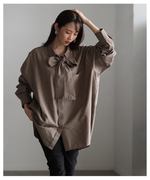 Sawa a la mode(サワアラモード)の「ボウタイ付きダンガリーロングシャツ(シャツ/ブラウス・レディース・ブラウン/ブルー/オフホワイト・FREE)」の11枚目の写真