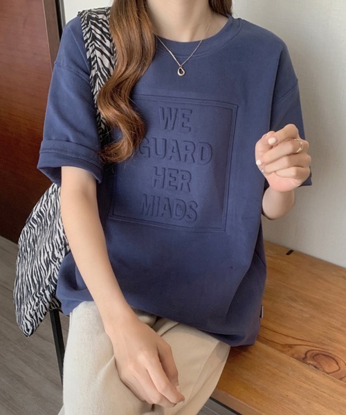 SallyLunn(サリーラン)の「【シンプルなのに存在感のある】3DエンボスロゴTシャツ(Tシャツ/カットソー・レディース・ホワイト/ブラック/ブルー・MEDIUM/LARGE)」の3枚目の写真