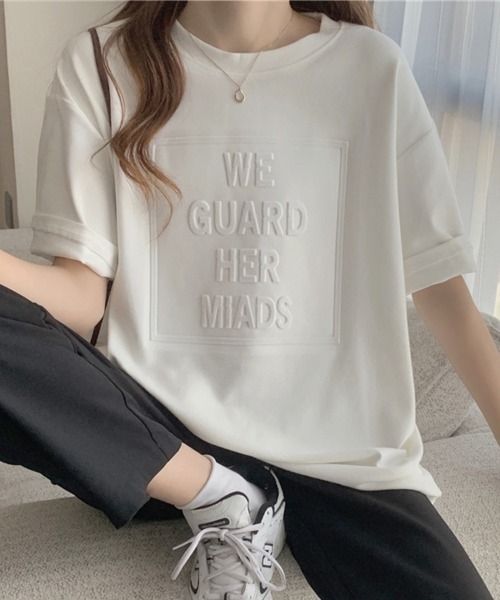 SallyLunn(サリーラン)の「【シンプルなのに存在感のある】3DエンボスロゴTシャツ(Tシャツ/カットソー・レディース・ホワイト/ブラック/ブルー・MEDIUM/LARGE)」の4枚目の写真