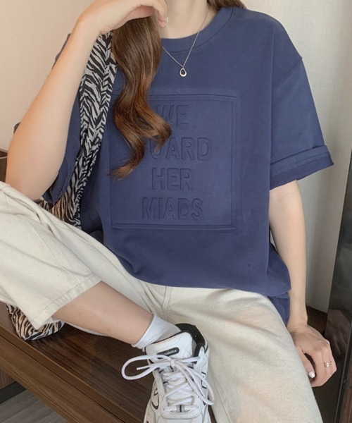SallyLunn(サリーラン)の「【シンプルなのに存在感のある】3DエンボスロゴTシャツ(Tシャツ/カットソー・レディース・ホワイト/ブラック/ブルー・MEDIUM/LARGE)」の18枚目の写真