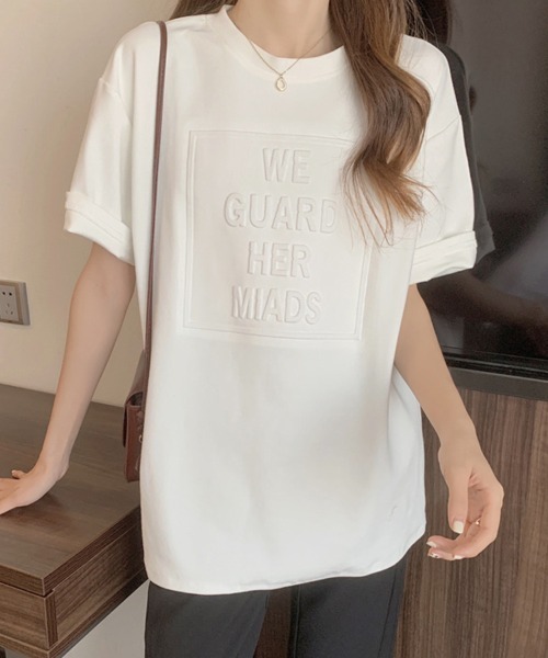 SallyLunn(サリーラン)の「【シンプルなのに存在感のある】3DエンボスロゴTシャツ(Tシャツ/カットソー・レディース・ホワイト/ブラック/ブルー・MEDIUM/LARGE)」の5枚目の写真