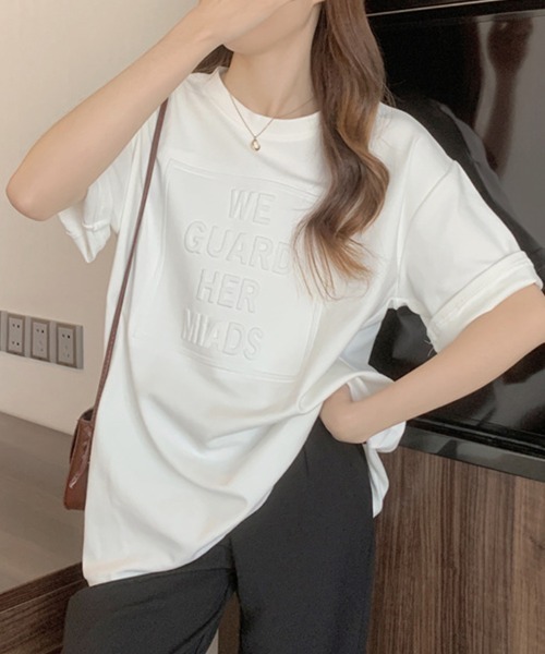 SallyLunn(サリーラン)の「【シンプルなのに存在感のある】3DエンボスロゴTシャツ(Tシャツ/カットソー・レディース・ホワイト/ブラック/ブルー・MEDIUM/LARGE)」の6枚目の写真