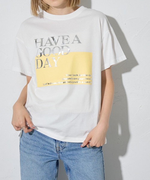 each(イーチ)の「箔プリントアソートロゴ半袖Tシャツ(Tシャツ/カットソー・レディース・イエロー/ホワイト/ブラック/ホワイト×シルバー/ブラック×シルバー/ブルー・FREE)」の2枚目の写真