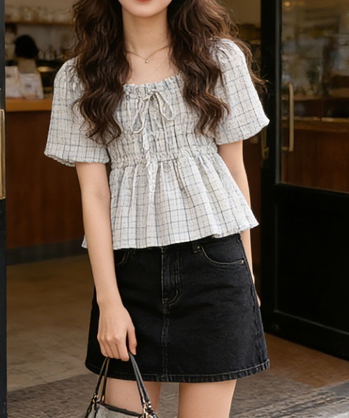 AMAJI(アマジ)の「チェック柄 スクエアネック ブラウス / シャーリング / ペプラム / パフスリーブ(シャツ/ブラウス・レディース・ライトブルー/ブラック/ベージュ/ライトグリーン・X-LARGE/LARGE/MEDIUM/SMALL)」の16枚目の写真