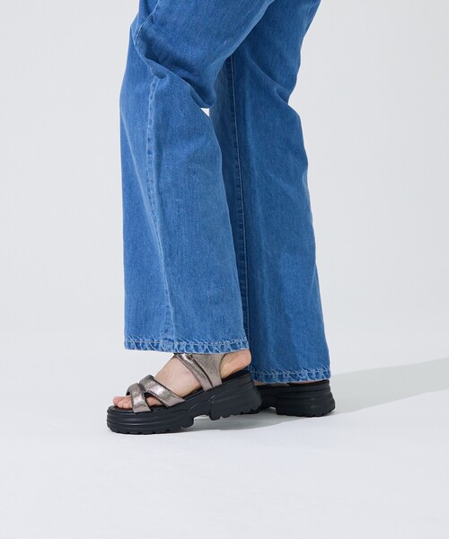 Au BANNISTER(オゥバニスター)の「【販売店舗限定】パフィクッションサンダル(サンダル・レディース・ブラック/シルバー/アイボリー・S/M/L)」の20枚目の写真