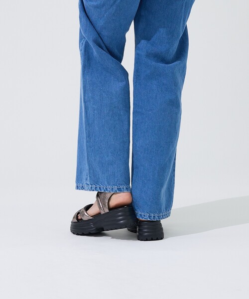 Au BANNISTER(オゥバニスター)の「【販売店舗限定】パフィクッションサンダル(サンダル・レディース・ブラック/シルバー/アイボリー・S/M/L)」の22枚目の写真