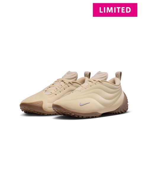 NIKE(ナイキ)の「【NIKE meets emmi】ASTRA ULTRA(スニーカー・レディース・ベージュ・23/23.5/24/24.5/25/25.5)」の2枚目の写真