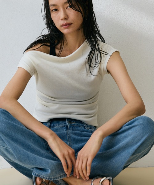 DRWCYS（ドロシーズ）の「タックアシメオフショルトップス（Tシャツ/カットソー・レディース・ライトグレー/ブラック/アイボリー・FREE）」の16枚目の写真