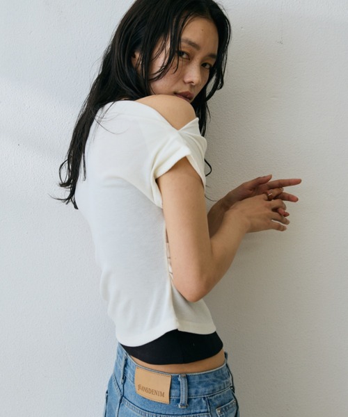 DRWCYS（ドロシーズ）の「タックアシメオフショルトップス（Tシャツ/カットソー・レディース・ライトグレー/ブラック/アイボリー・FREE）」の14枚目の写真