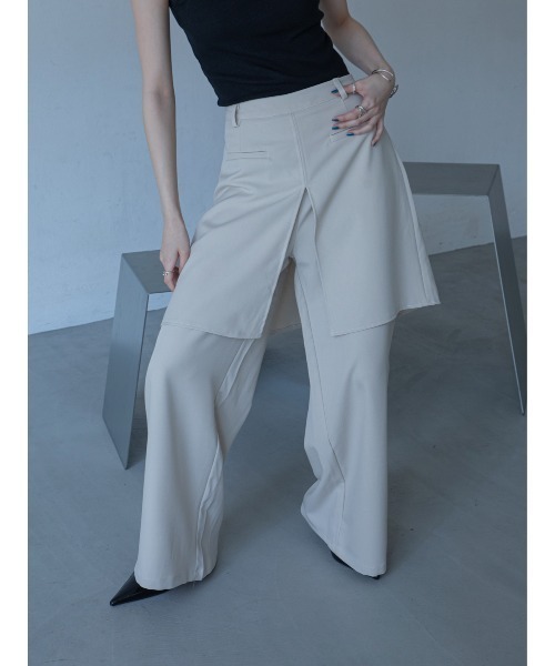 VACANCY(ヴァカンシー)の「ハーフパンツ風レイヤードスラックス(スラックス・レディース・ホワイト/ブラック・LARGE/MEDIUM/SMALL)」の4枚目の写真