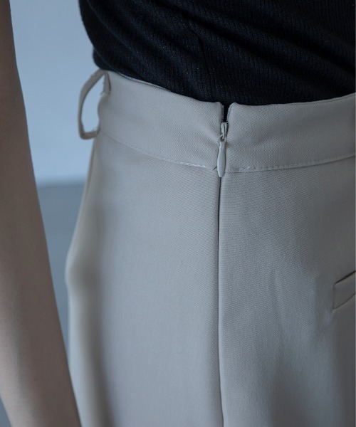 VACANCY(ヴァカンシー)の「ハーフパンツ風レイヤードスラックス(スラックス・レディース・ホワイト/ブラック・LARGE/MEDIUM/SMALL)」の8枚目の写真