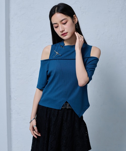 Ellno de Mavie（エルノデメヴィ）の「チャイナピンカットアウトリブトップス（Tシャツ/カットソー・レディース・ブラック/パープル/ブルー・FREE）」の7枚目の写真