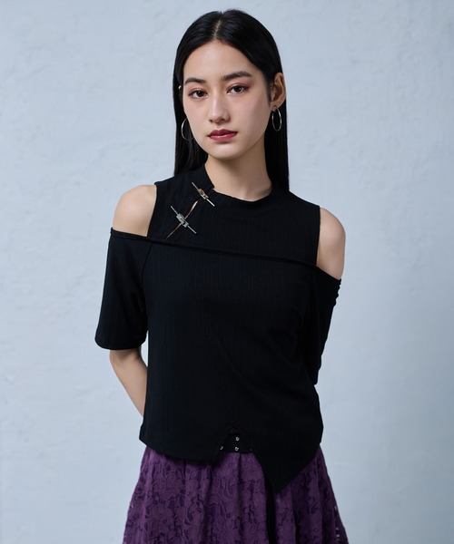 Ellno de Mavie（エルノデメヴィ）の「チャイナピンカットアウトリブトップス（Tシャツ/カットソー・レディース・ブラック/パープル/ブルー・FREE）」の12枚目の写真