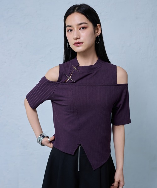 Ellno de Mavie（エルノデメヴィ）の「チャイナピンカットアウトリブトップス（Tシャツ/カットソー・レディース・ブラック/パープル/ブルー・FREE）」の21枚目の写真