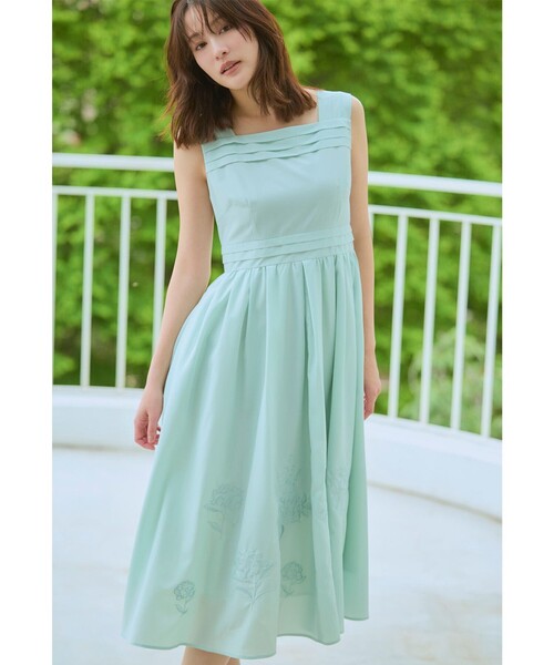 TOCCA（トッカ）の「HYDRANGEA GARDEN ドレス（ワンピース・レディース・ネイビー系7/ライトグリーン系7・0/2/4/6）」の2枚目の写真
