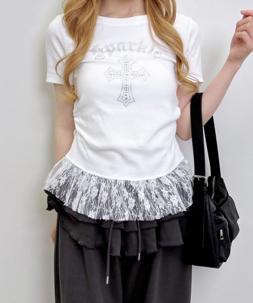 INGNI(イング)の「レースレイヤードラインストーンクロスロゴリブトップス(Tシャツ/カットソー・レディース・ブラック/オフホワイト/グレー・M)」の2枚目の写真
