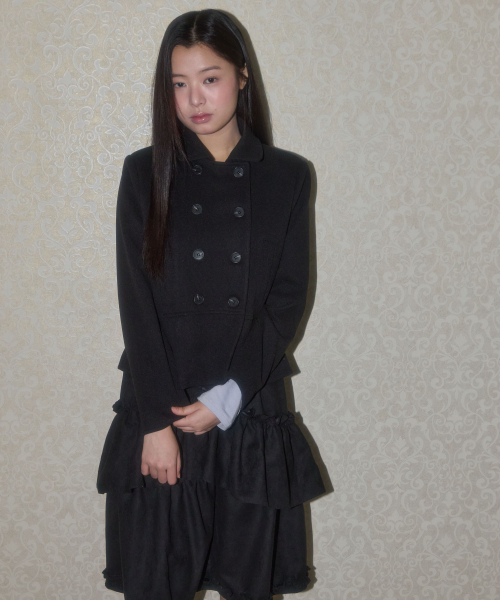 LETERIE(レテリー)の「DOUBLE-BUTTON PLEATED COAT_BLACK(チェスターコート・レディース・ブラック・FREE)」の2枚目の写真