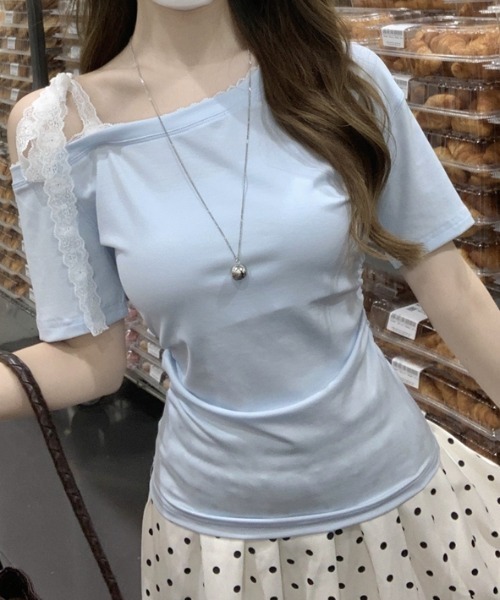AMAJI(アマジ)の「ワンショルダー レース 切替 リボン付き 半袖Tシャツ(Tシャツ/カットソー・レディース・ライトブルー・X-LARGE/LARGE/MEDIUM/SMALL)」の3枚目の写真