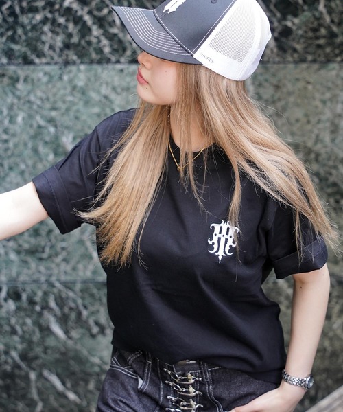 RIPPER(リッパー)の「【RIPPER】シンプル ロゴ 刺繍 Tシャツ / Simple Logo Embroidered T-Shirt(Tシャツ/カットソー・メンズ・ホワイト×グレー/ブラック×グレー/ブラック/ホワイト・S/L/M)」の1枚目の写真