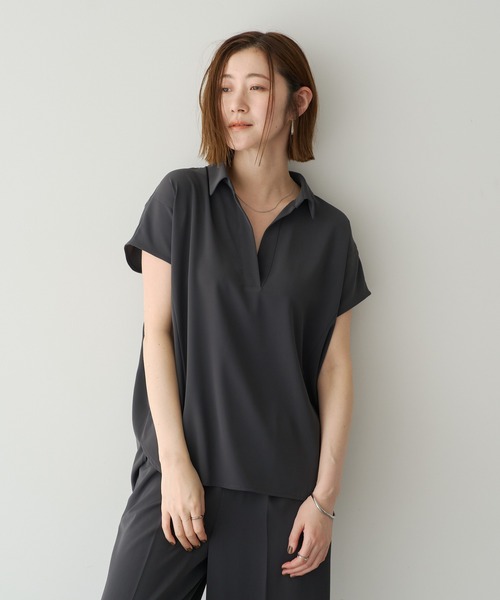 YECCA VECCA(イェッカヴェッカ)の「【接触冷感】COOLスキッパーブラウス【セットアップ対応】(シャツ/ブラウス・レディース・アイボリー/チャコールグレー/ブルー・FREE)」の3枚目の写真