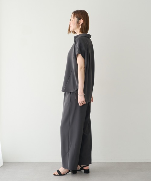 YECCA VECCA(イェッカヴェッカ)の「【接触冷感】COOLスキッパーブラウス【セットアップ対応】(シャツ/ブラウス・レディース・アイボリー/チャコールグレー/ブルー・FREE)」の6枚目の写真