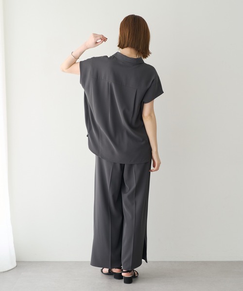 YECCA VECCA(イェッカヴェッカ)の「【接触冷感】COOLスキッパーブラウス【セットアップ対応】(シャツ/ブラウス・レディース・アイボリー/チャコールグレー/ブルー・FREE)」の5枚目の写真
