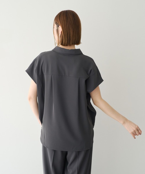 YECCA VECCA(イェッカヴェッカ)の「【接触冷感】COOLスキッパーブラウス【セットアップ対応】(シャツ/ブラウス・レディース・アイボリー/チャコールグレー/ブルー・FREE)」の14枚目の写真