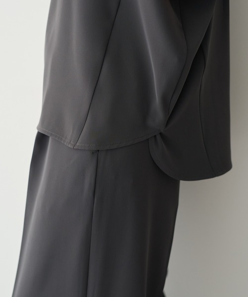 YECCA VECCA(イェッカヴェッカ)の「【接触冷感】COOLスキッパーブラウス【セットアップ対応】(シャツ/ブラウス・レディース・アイボリー/チャコールグレー/ブルー・FREE)」の11枚目の写真