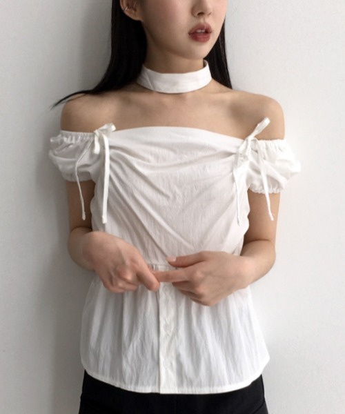 AMAJI（アマジ）の「スクエアネック チョーカー風 ギャザー ブラウス（シャツ/ブラウス・レディース・ホワイト/ブラック・FREE）」の5枚目の写真