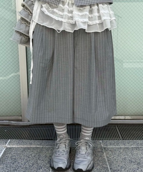 Never mind the XU / Chikashitsu+(ネバーマインド ザ エックスユー / チカシツプラス)の「【nmtc+】stripe slacks shorts (2color) / 【エヌエムティーシープラス】ストライプスラックスハーフパンツ(スラックス・メンズ・グレー/ブラック・ONE SIZE)」の15枚目の写真