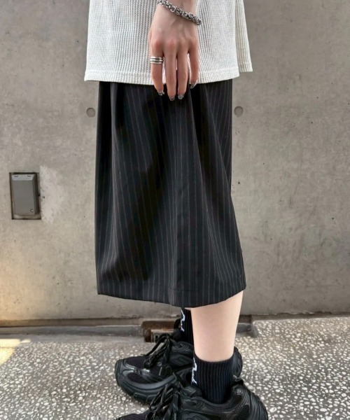 Never mind the XU / Chikashitsu+(ネバーマインド ザ エックスユー / チカシツプラス)の「【nmtc+】stripe slacks shorts (2color) / 【エヌエムティーシープラス】ストライプスラックスハーフパンツ(スラックス・メンズ・グレー/ブラック・ONE SIZE)」の9枚目の写真