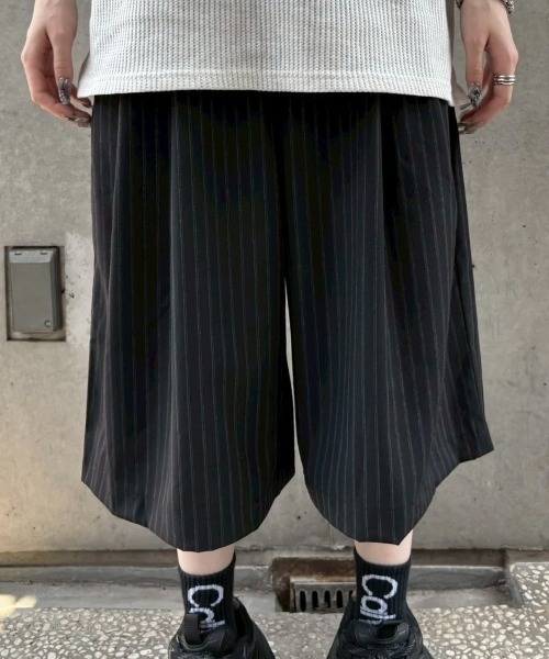 Never mind the XU / Chikashitsu+(ネバーマインド ザ エックスユー / チカシツプラス)の「【nmtc+】stripe slacks shorts (2color) / 【エヌエムティーシープラス】ストライプスラックスハーフパンツ(スラックス・メンズ・グレー/ブラック・ONE SIZE)」の8枚目の写真