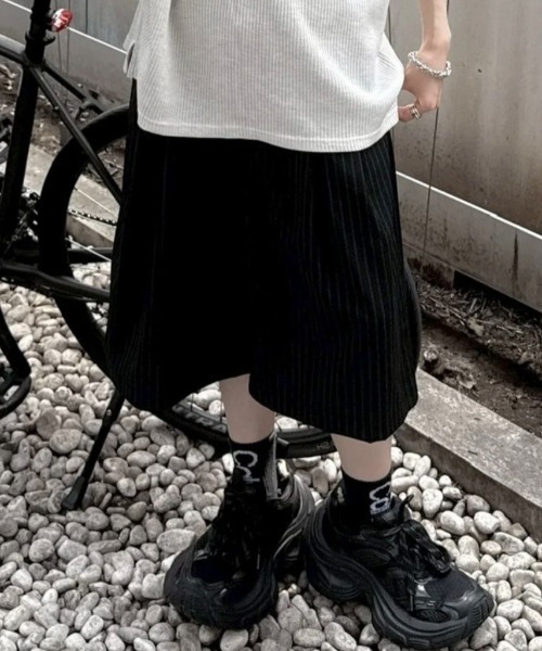 Never mind the XU / Chikashitsu+(ネバーマインド ザ エックスユー / チカシツプラス)の「【nmtc+】stripe slacks shorts (2color) / 【エヌエムティーシープラス】ストライプスラックスハーフパンツ(スラックス・メンズ・グレー/ブラック・ONE SIZE)」の6枚目の写真