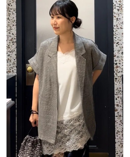 Te chichi(テチチ)の「カラミメッシュジャケット《2026 SUMMER LOOK item》(ノーカラージャケット・レディース・ブラウン/ブラック・F)」の13枚目の写真