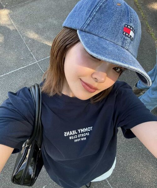 tommy jeans(トミー ジーンズ)の「【オンライン限定】ユニセックス スポーツクラブレギュラーフィットショートスリーブTシャツ(Tシャツ/カットソー・メンズ・ホワイト/マルチ・X-LARGE/LARGE/MEDIUM/SMALL)」の8枚目の写真