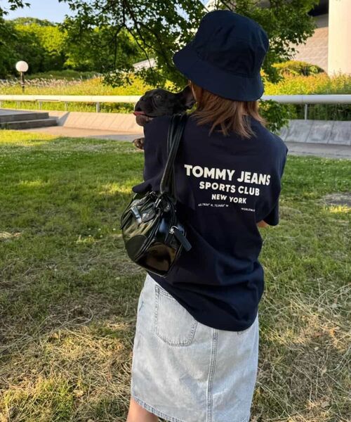 tommy jeans(トミー ジーンズ)の「【オンライン限定】ユニセックス スポーツクラブレギュラーフィットショートスリーブTシャツ(Tシャツ/カットソー・メンズ・ホワイト/マルチ・X-LARGE/LARGE/MEDIUM/SMALL)」の9枚目の写真