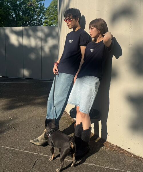 tommy jeans(トミー ジーンズ)の「【オンライン限定】ユニセックス スポーツクラブレギュラーフィットショートスリーブTシャツ(Tシャツ/カットソー・メンズ・ホワイト/マルチ・X-LARGE/LARGE/MEDIUM/SMALL)」の19枚目の写真