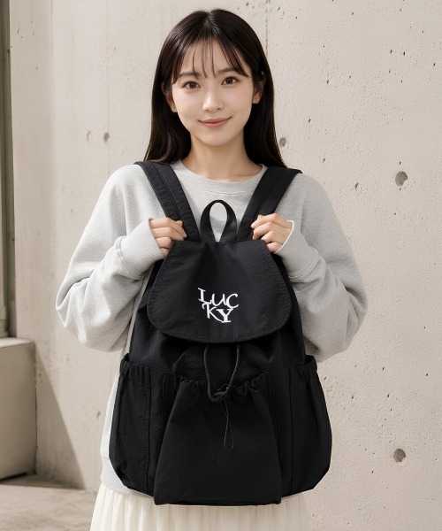 center i(センターアイ)の「フラップドローストリングバックパック(バックパック/リュック・レディース・ネイビー/ブラック・FREE)」の2枚目の写真