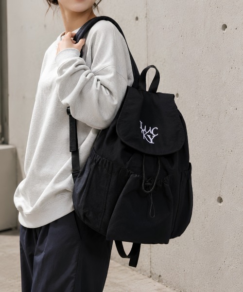 center i(センターアイ)の「フラップドローストリングバックパック(バックパック/リュック・レディース・ネイビー/ブラック・FREE)」の10枚目の写真
