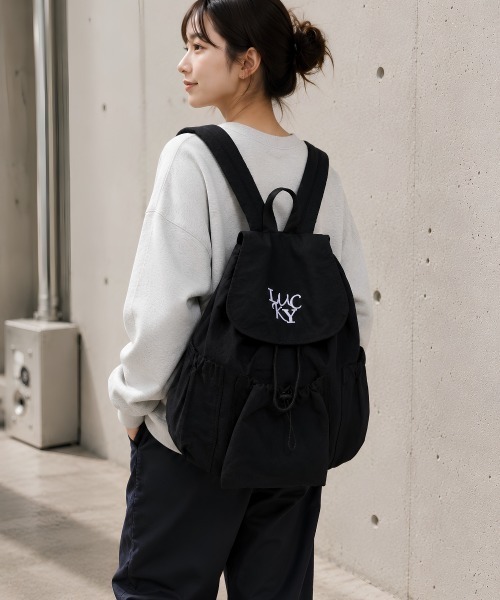 center i(センターアイ)の「フラップドローストリングバックパック(バックパック/リュック・レディース・ネイビー/ブラック・FREE)」の9枚目の写真