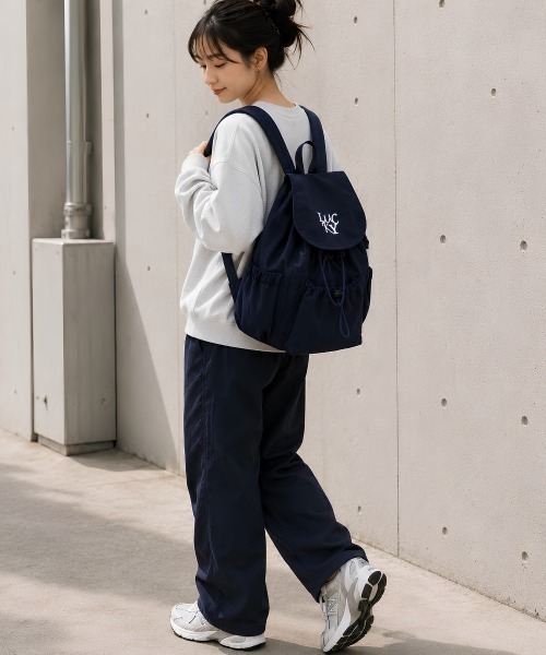 center i(センターアイ)の「フラップドローストリングバックパック(バックパック/リュック・レディース・ネイビー/ブラック・FREE)」の8枚目の写真